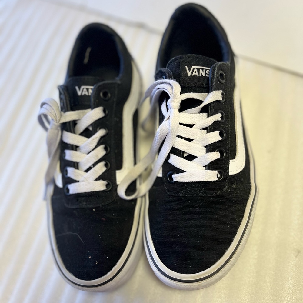 Black Vans Old Skool Sneakers sz 6 women’s sz 6 Euro 36 Vans off the wall
